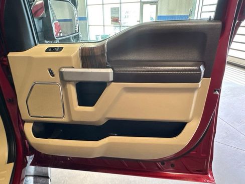 Used 2019 Ford F150 Lariat w/ Equipment Group 502A Luxury AWD/4WD image 32