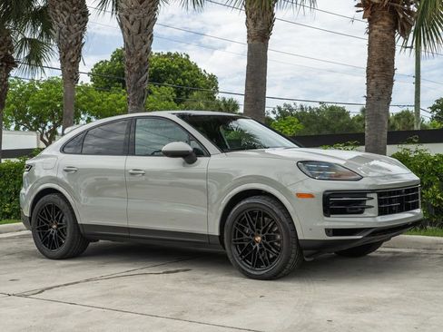 Used 2025 Porsche Cayenne Coupe AWD/4WD image 10