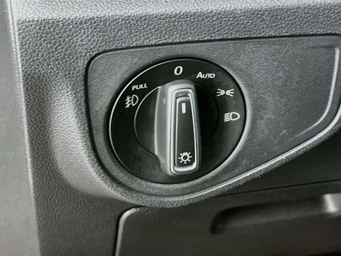 Used 2018 Volkswagen Atlas SE FWD image 17