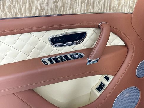Certified 2017 Bentley Bentayga AWD/4WD image 18