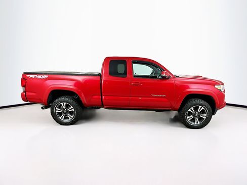 Used 2016 Toyota Tacoma TRD Sport w/ Towing Package image 10