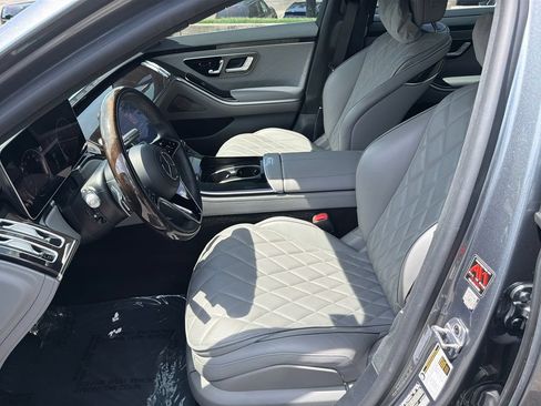 Used 2022 Mercedes-Benz S 580 4MATIC Sedan w/ AMG Line Package image 9