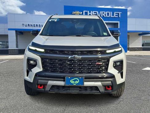 Certified 2025 Chevrolet Traverse Z71 w/ Enhanced Driving Package AWD/4WD image 2