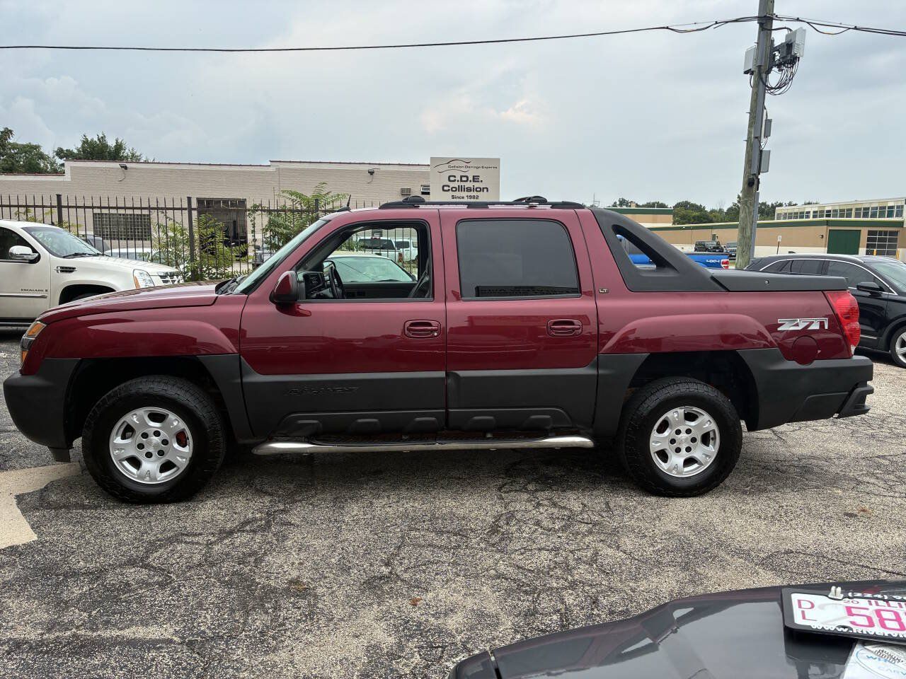 Used 2005 Chevrolet Avalanche Z71 w/ Preferred Equipment Group AWD/4WD image 9
