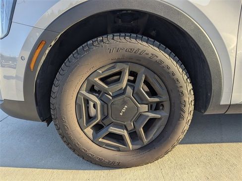 Used 2024 Kia Sorento SX Prestige w/ Sage Leather Package image 9