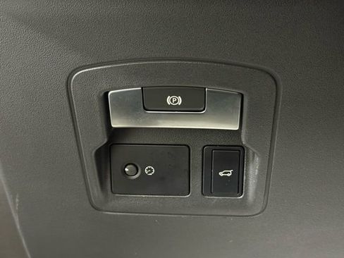 Used 2019 Land Rover Range Rover Velar S image 34