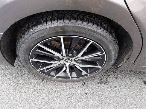 Used 2023 Toyota Camry SE image 9