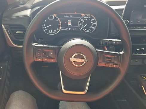 Used 2023 Nissan Rogue SV AWD/4WD image 6