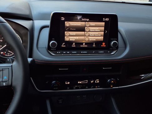 Certified 2025 Nissan Rogue SV image 17