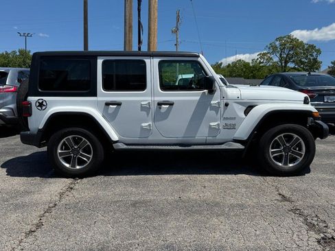Used 2018 Jeep Wrangler Unlimited Sahara w/ Dual Top Group AWD/4WD image 2