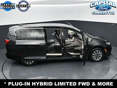 Used 2023 Chrysler Pacifica Limited FWD image 33