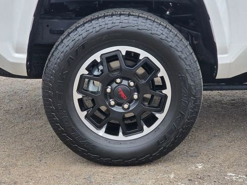 Used 2025 Toyota Tacoma SR5 AWD/4WD image 8