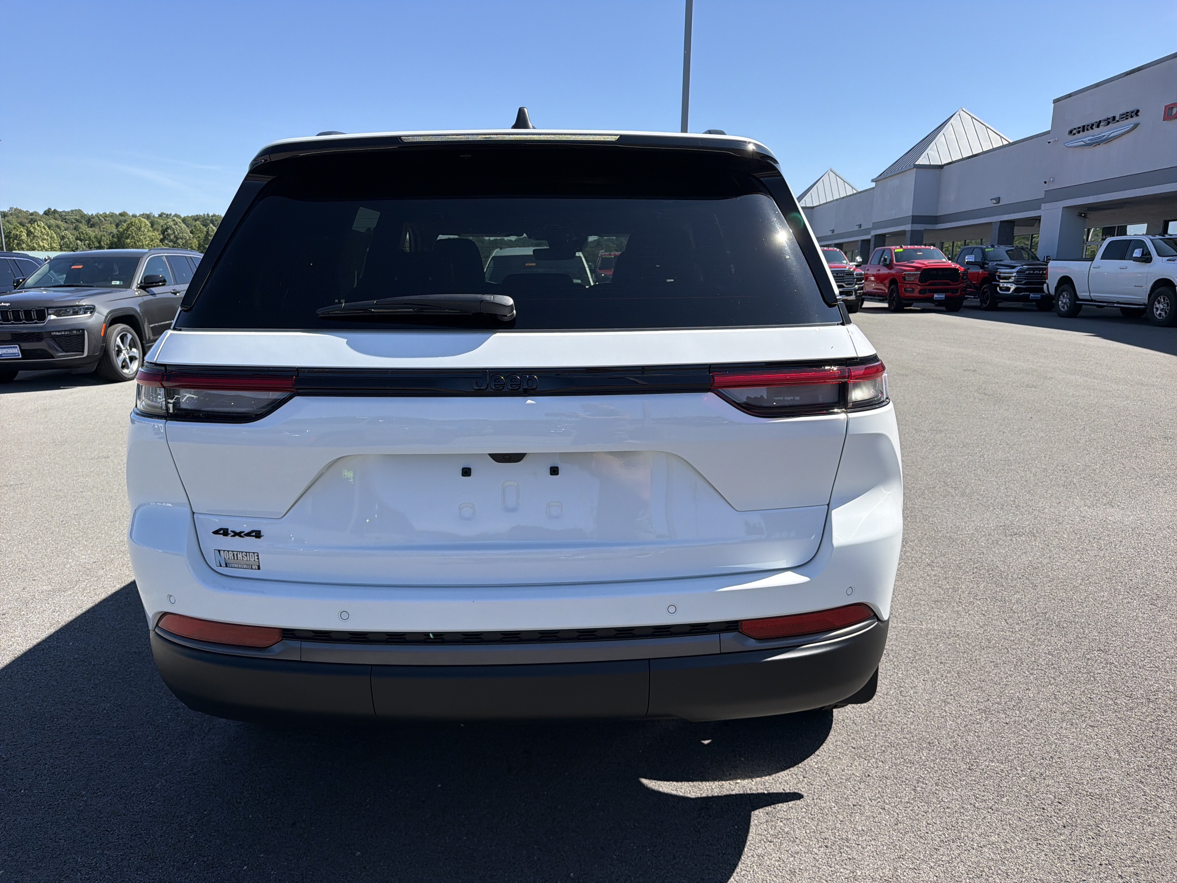 New 2027 Jeep Grand Cherokee Limited w/ Limited Altitude Package AWD/4WD image 7