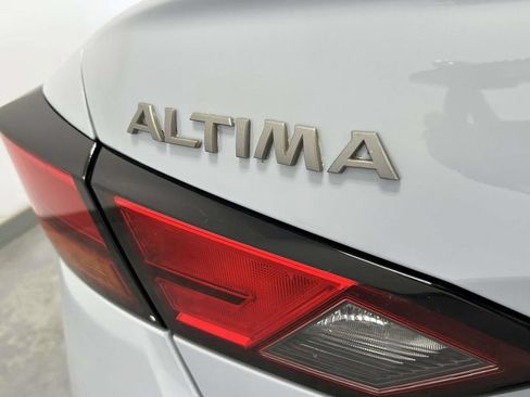 Used 2025 Nissan Altima 2.5 SR w/ SR Premium Package FWD image 9