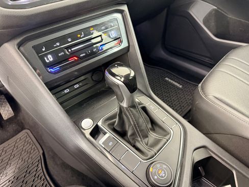 Used 2022 Volkswagen Tiguan SE image 17