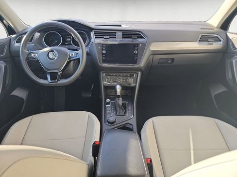 Used 2021 Volkswagen Tiguan SE w/ Panoramic Sunroof Package image 10