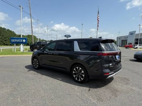 Used 2024 Kia Carnival EX FWD image 4