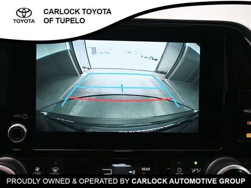 Used 2024 Toyota Highlander XLE image 11