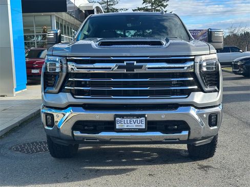 Used 2024 Chevrolet Silverado 2500 LTZ w/ LTZ Convenience Package image 8