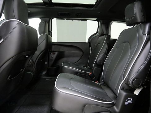 New 2026 Chrysler Pacifica Limited w/ S Appearance Package image 24