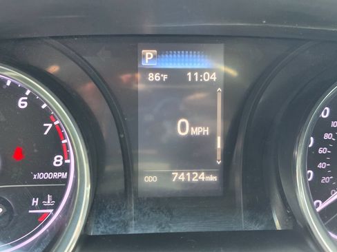 Used 2019 Toyota Camry LE FWD image 10