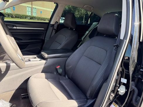 Used 2022 Nissan Altima 2.5 SV FWD image 5