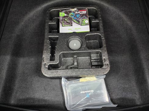 Used 2024 Jeep Compass Latitude image 30