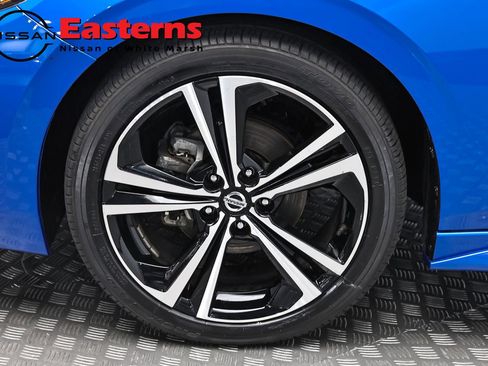 Used 2022 Nissan Sentra SR w/ SR Premium Package FWD image 31