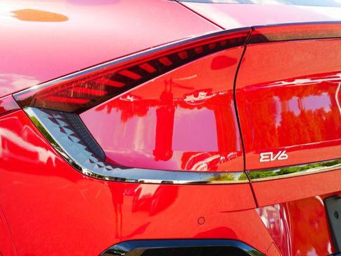 Certified 2024 Kia EV6 GT-Line AWD/4WD image 17