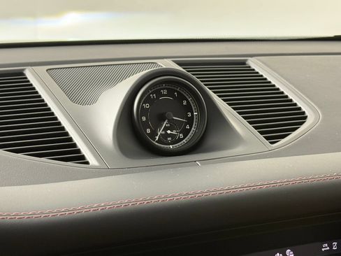 Certified 2026 Porsche Macan AWD/4WD image 30