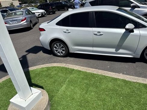 Used 2025 Toyota Corolla LE w/ Convenience Package FWD image 28