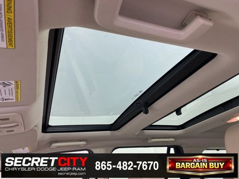 Used 2014 Land Rover LR2 image 25