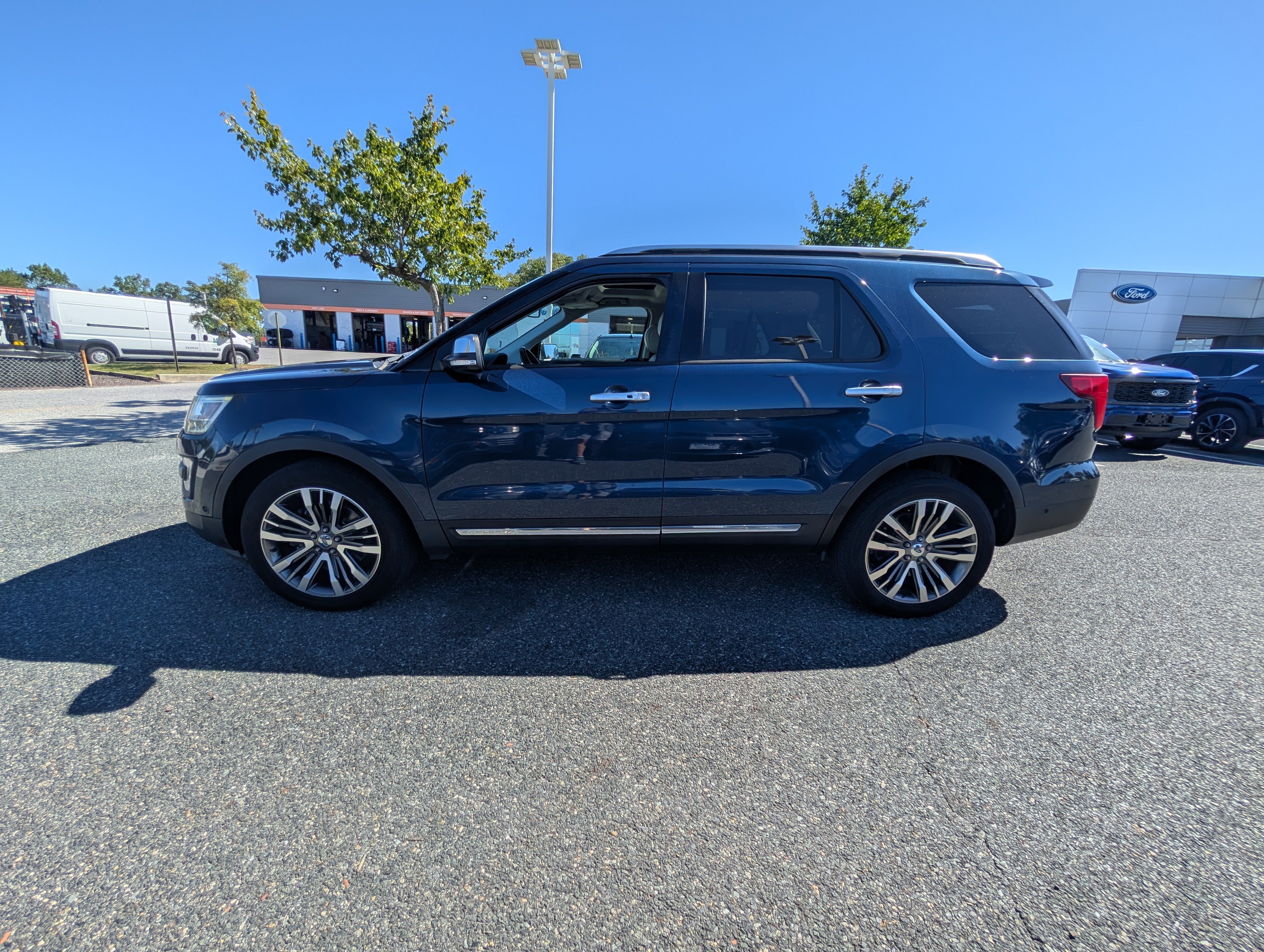 Certified 2017 Ford Explorer Platinum AWD/4WD image 7