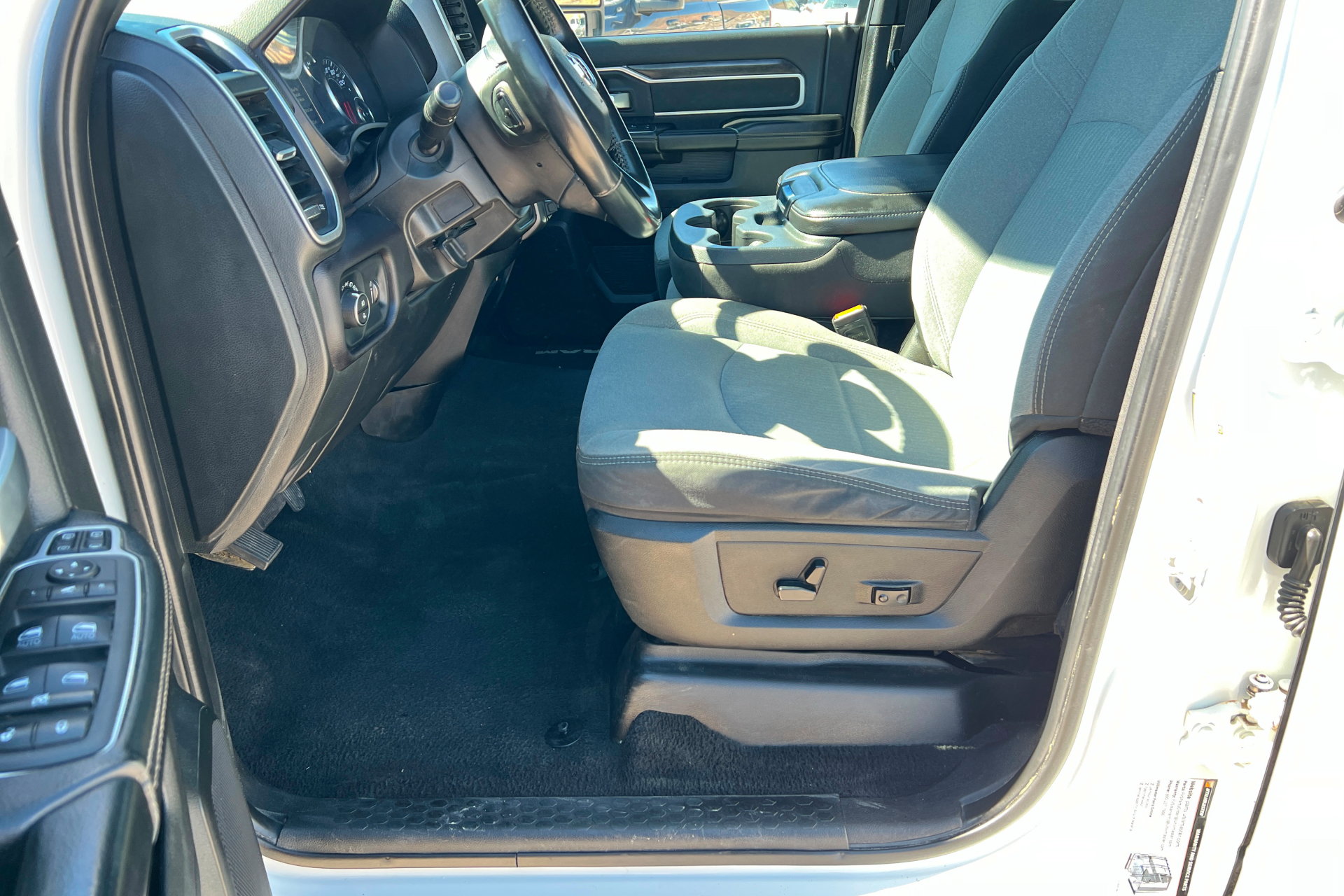 Certified 2024 RAM 2500 Big Horn w/ Off Road Package AWD/4WD image 17