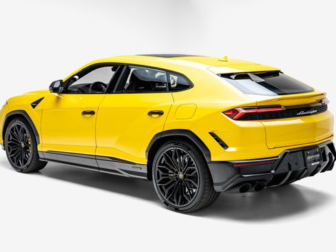 Used 2025 Lamborghini Urus SE AWD/4WD image 15