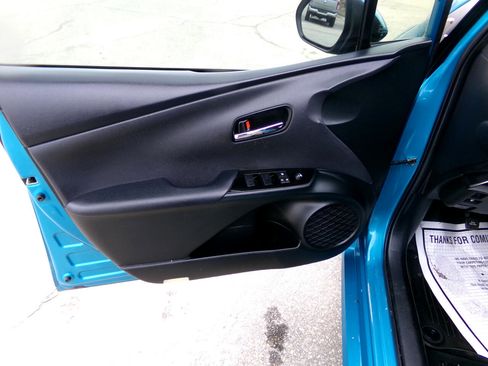 Used 2022 Toyota Prius Prime Limited image 11