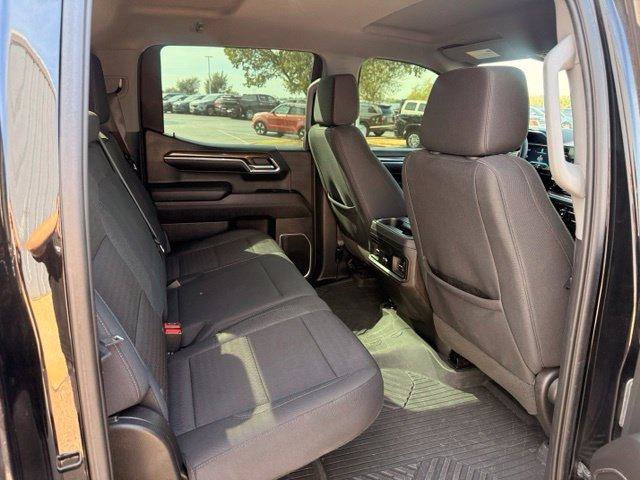 Used 2023 Chevrolet Silverado 1500 RST w/ Z71 Off-Road Package AWD/4WD image 4