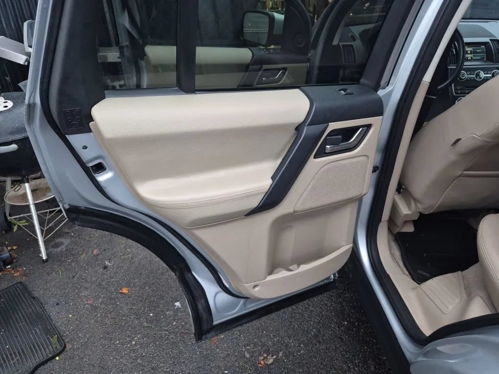 Used 2014 Land Rover LR2 HSE AWD/4WD image 18