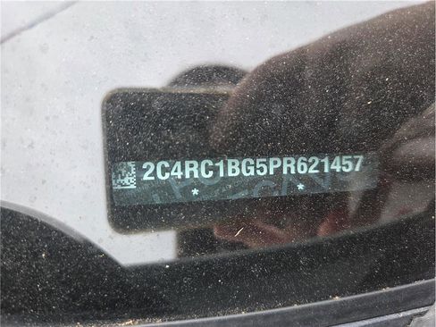 Used 2023 Chrysler Pacifica Touring-L FWD image 19