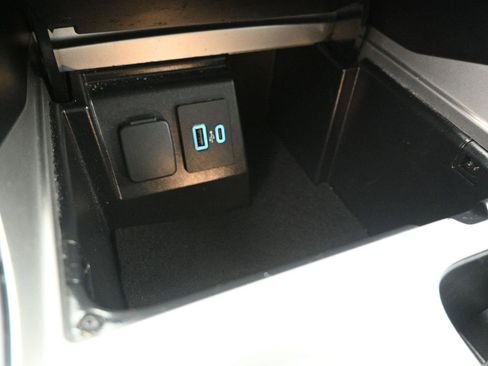 Certified 2023 Ford Explorer XLT w/ Equipment Group 202A image 18