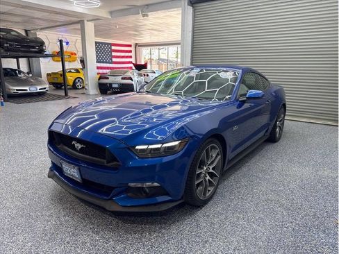 Used 2017 Ford Mustang GT Premium w/ GT Performance Package RWD image 7