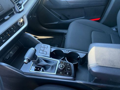 Used 2025 Kia Sportage LX image 40