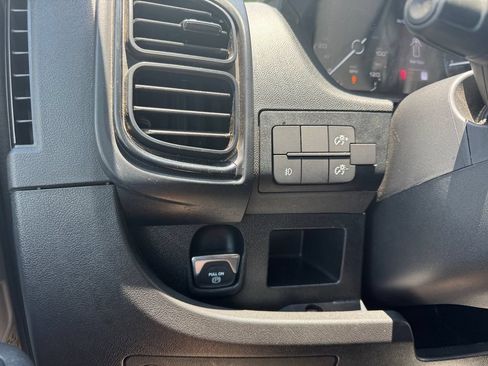 Used 2025 RAM ProMaster 2500 w/ Convenience Group FWD image 33