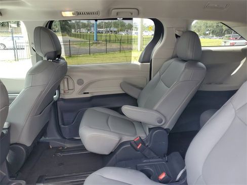 Used 2024 Toyota Sienna XLE image 28
