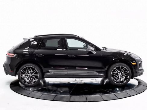 Certified 2025 Porsche Macan Turbo image 8
