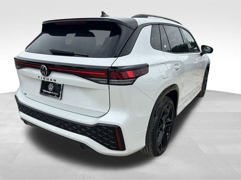 New 2026 Volkswagen Tiguan SE R-Line image 4