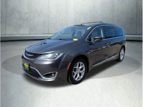 Used 2017 Chrysler Pacifica Touring-L Plus w/ Tire & Wheel Group image 1