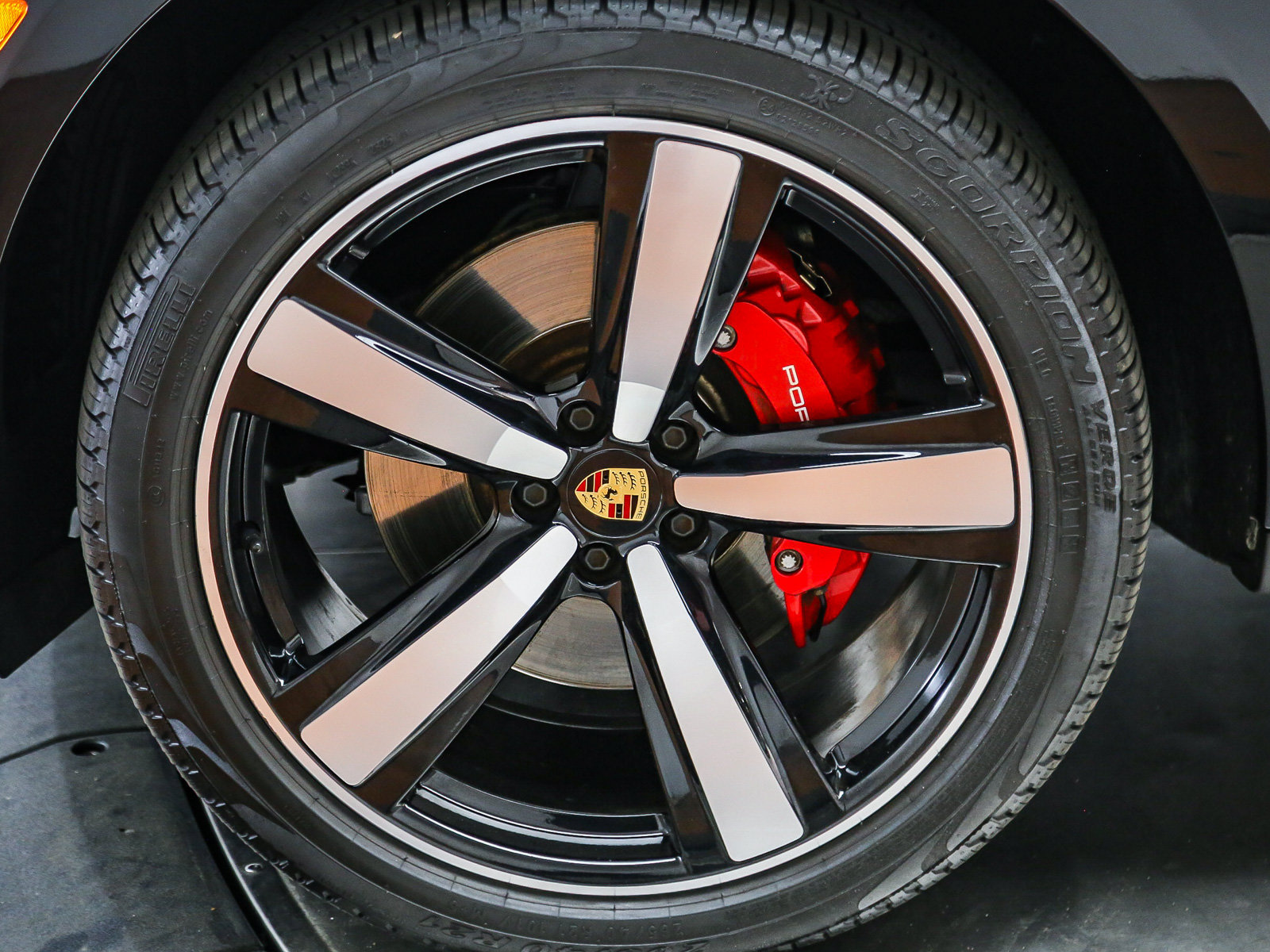 Certified 2023 Porsche Macan S AWD/4WD image 13