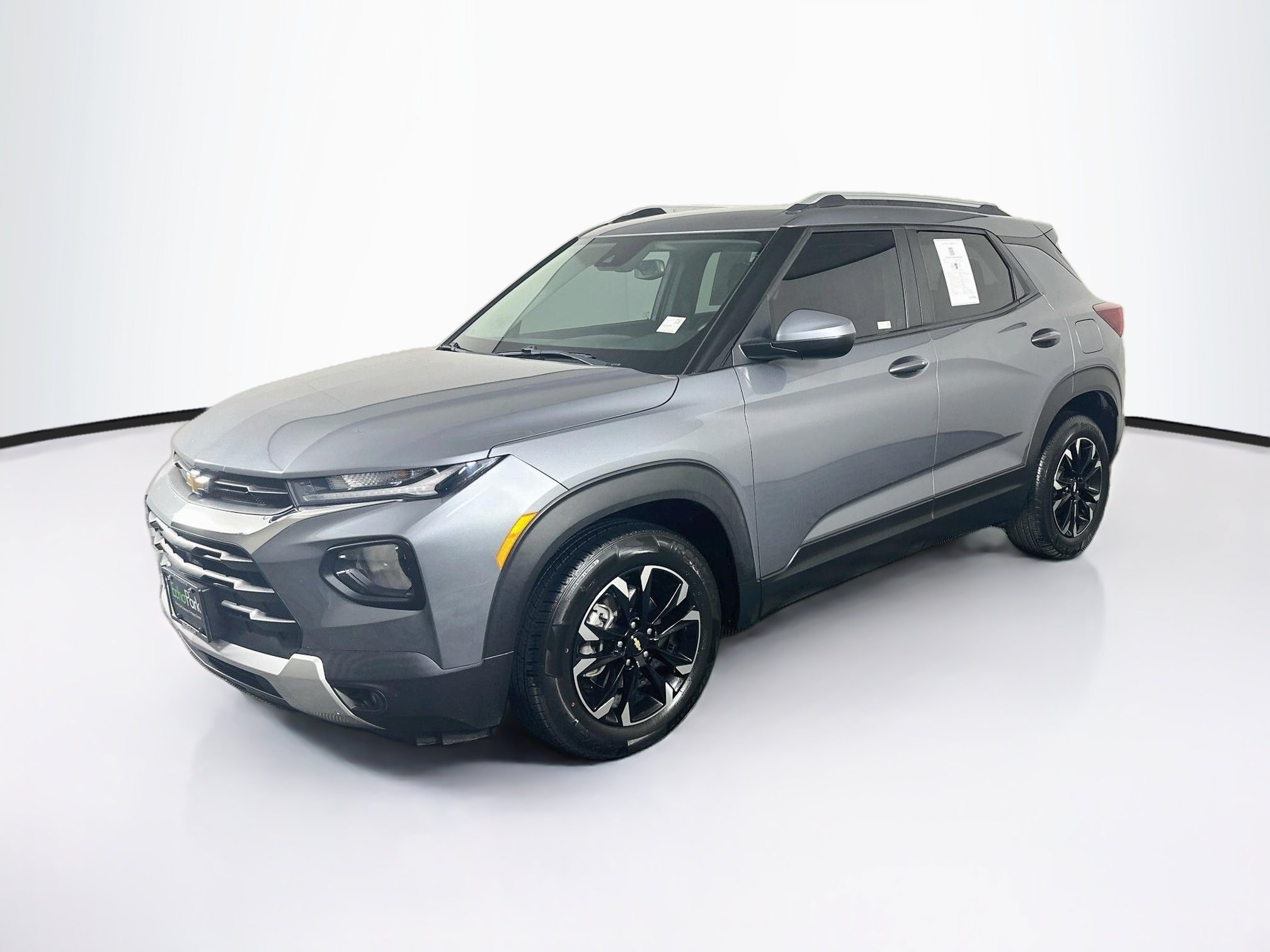 Used 2022 Chevrolet TrailBlazer LT w/ LPO, Blackout Package FWD image 3