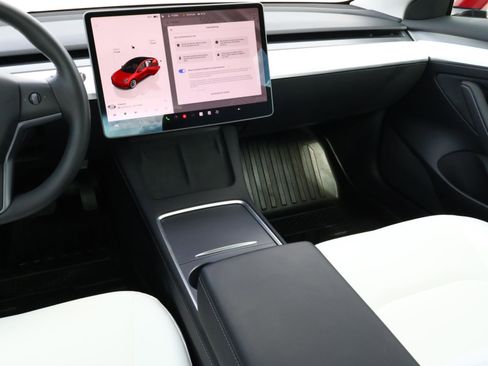 Used 2022 Tesla Model 3 Standard Range image 11